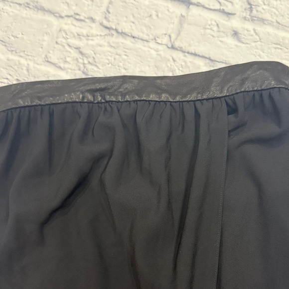 Alice + Olivia Elegant Black Pencil Skirt - Picture 3 of 9